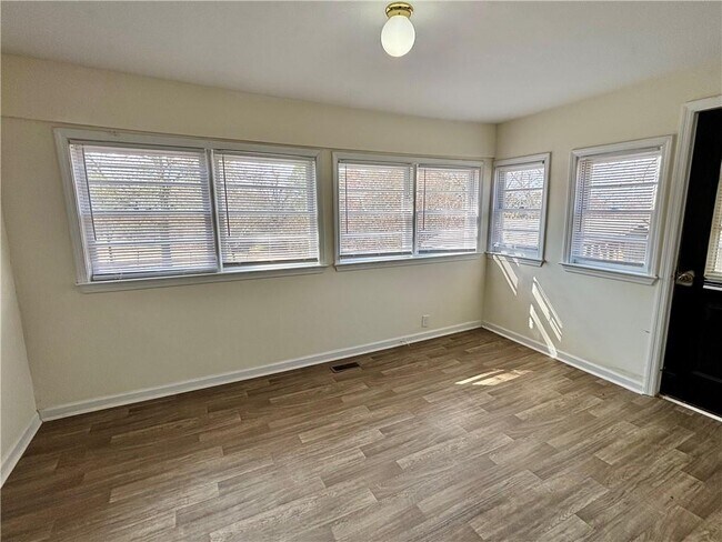 Building Photo - 3302 N Bogan Rd NE