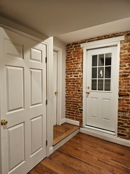 Building Photo - 908 S Hanover St