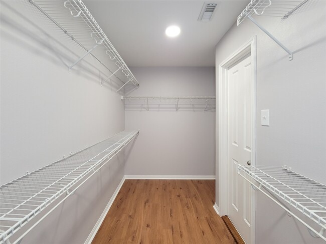 Building Photo - 6730 Wide Creek Dr