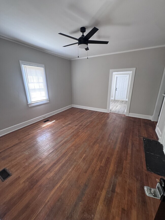 Building Photo - 105 Murray Dr