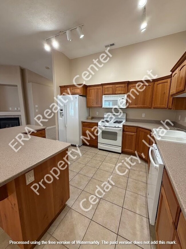 Building Photo - Move-In Discount - 3 Bedroom 2 bath in The Seasons