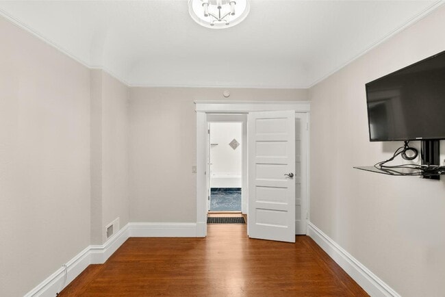 Building Photo - 762 Joost Ave