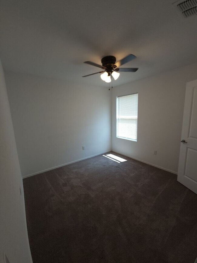 Building Photo - 2 weeks free Rent! Mission Del Lago- South of San Antonio, Tx