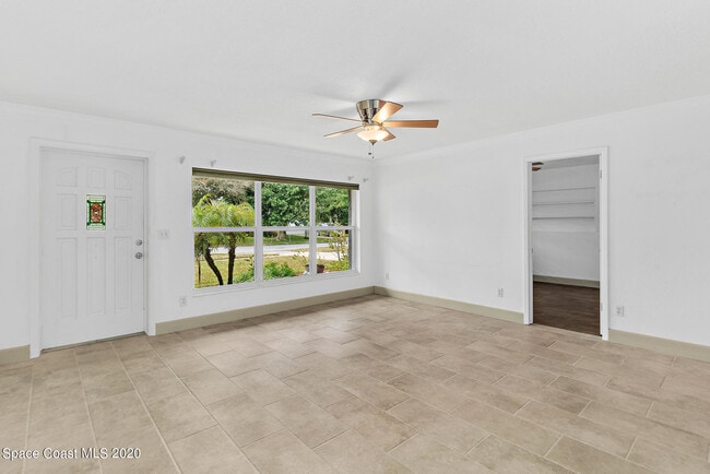 Building Photo - 2157 Barracuda Ave