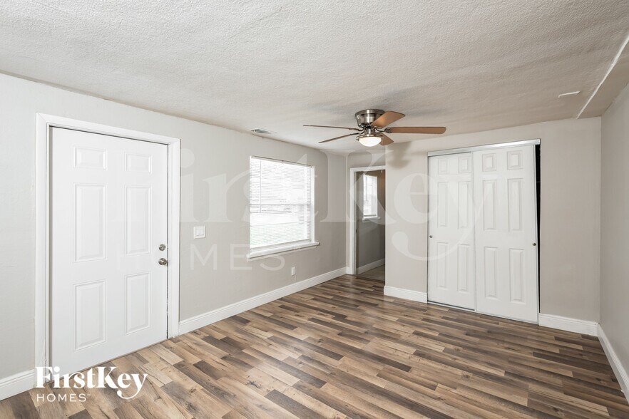 Building Photo - 611 Hewett Dr