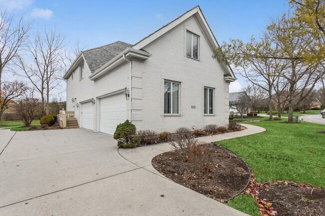 Building Photo - 9200 Falling Waters Dr W