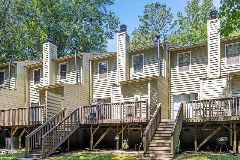 Building Photo - 18 Willow Bridge Dr