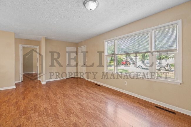 Building Photo - 4732 S Glenn Ave