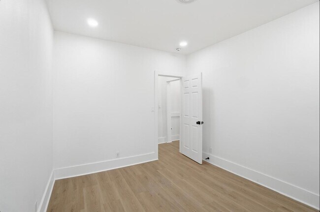 Building Photo - 630 Ewing Ave