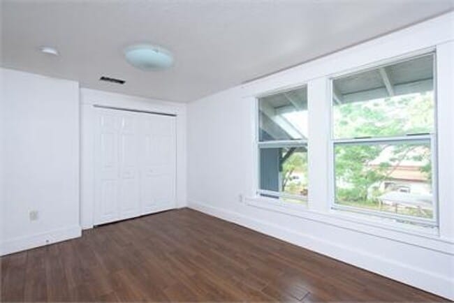 Building Photo - CHARMING 2 BEDROOM, 1 BATH HOME WITH SPACI...