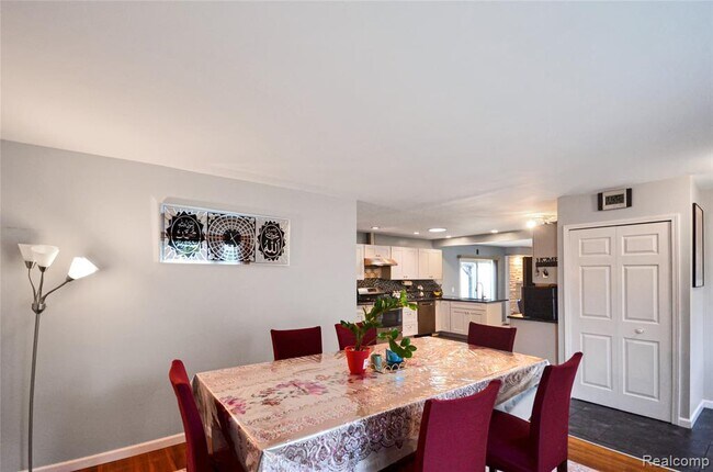 Building Photo - 37653 Longacre Dr