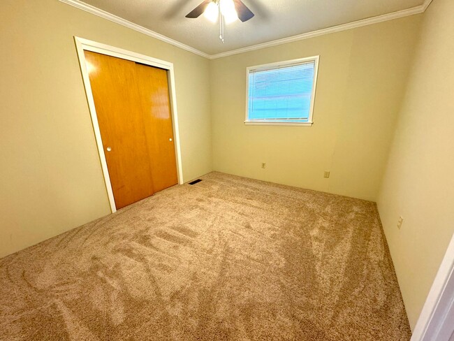 Building Photo - Fresh Paint and New Carpet! 4 bedroom home...