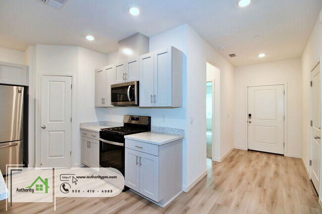 Building Photo - 3010 Silverstone Dr