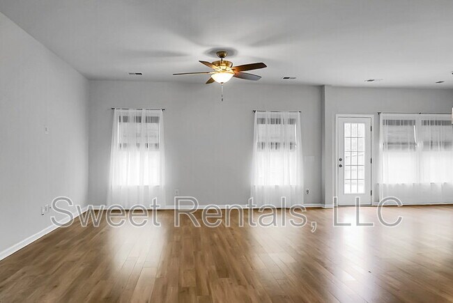 Building Photo - 210 Daniels Creek Cir