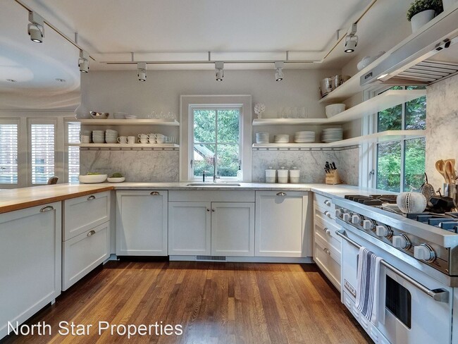 Building Photo - 3 br, 3 bath House - 2650 SW Montgomery Dr