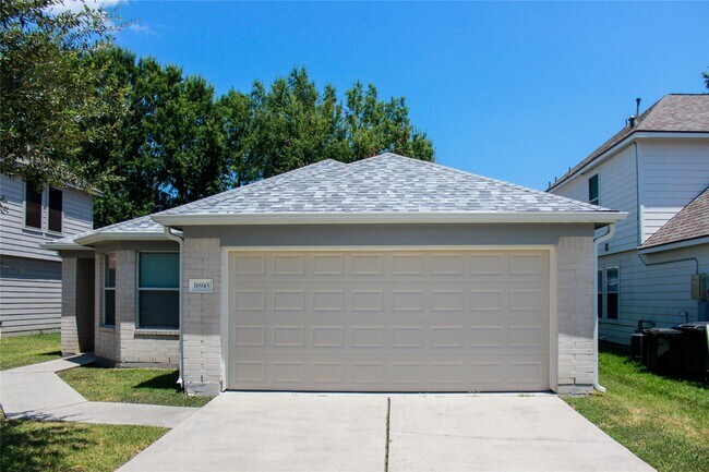Building Photo - 16945 Scenic Knoll