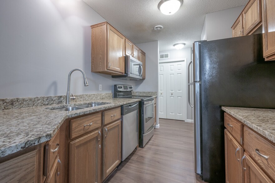 Building Photo - 7883 Autumn Ridge Avenue
