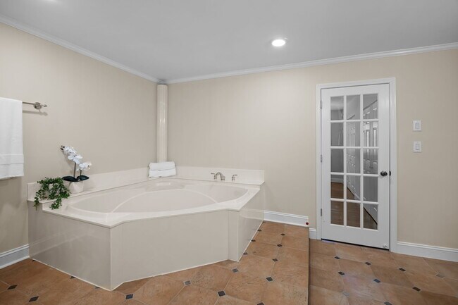 Building Photo - 6423 New Market Way