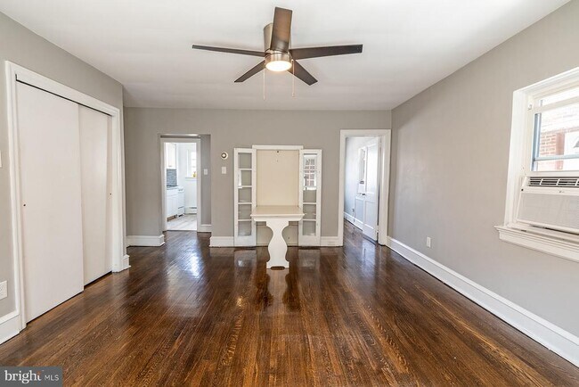 Building Photo - 749 Yorkway Pl