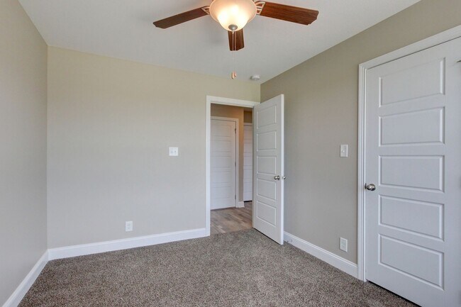 Building Photo - 1121 Cardinal Creek Dr