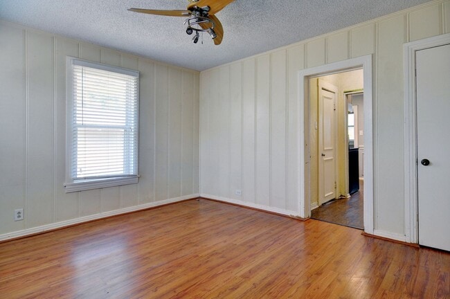 Building Photo - 2 Bedroom Bungalow - COMING SOON.