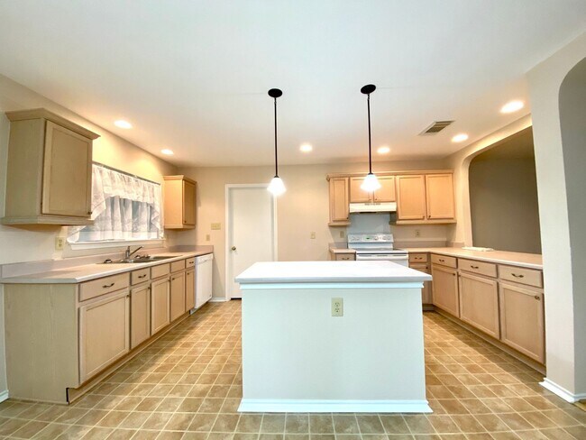 Building Photo - 10038 Silverbrook Pl