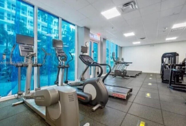 Building Photo - 2030 S Ocean Dr