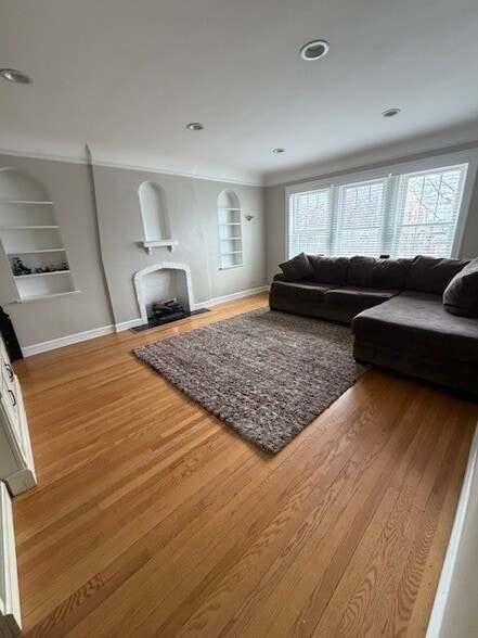 Building Photo - 4820 Elm St