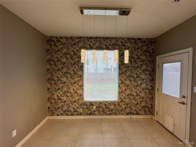 Building Photo - 2316 Corales St