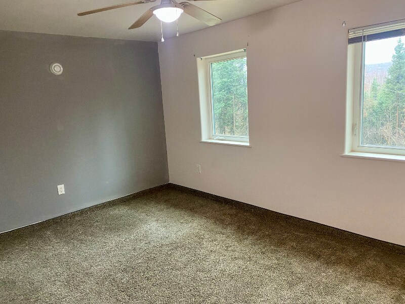 Building Photo - 305 Sarah St