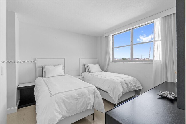 Building Photo - 9273 Collins Ave