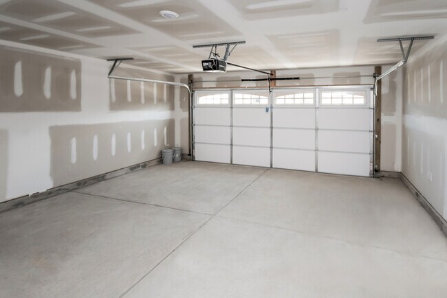 Building Photo - 264 Bent Holly Dr