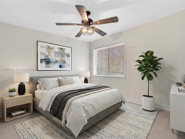 Building Photo - 11407 Lakeview Dr