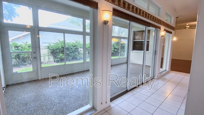 Building Photo - 642 Weathersfield Dr
