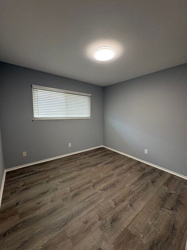 Building Photo - 425 Plum St