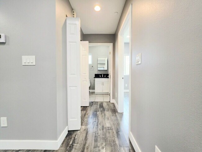 Building Photo - 631 W 83rd St