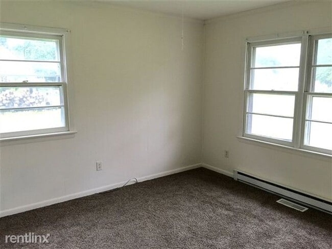 Building Photo - 1405 Arbutus Dr