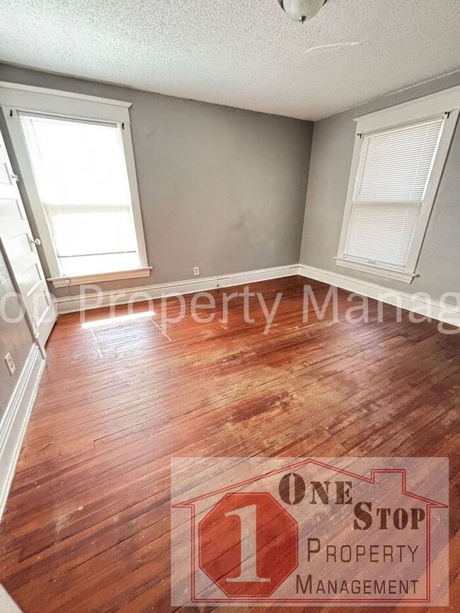 Building Photo - 3 Bedroom 1 Bathroom in Kansas City!