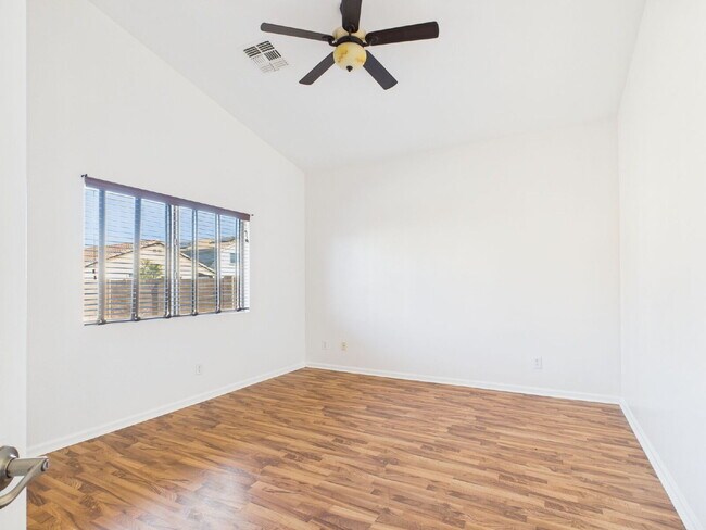 Building Photo - Heartland Ranch Gem