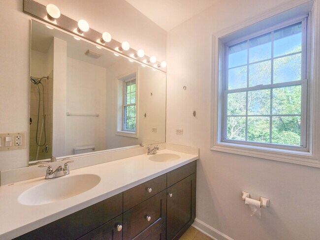 Building Photo - 1643 Church St