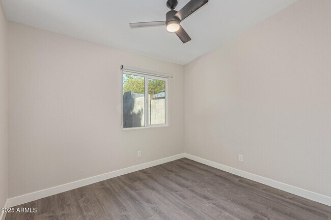Building Photo - 502 E Sequoia Dr