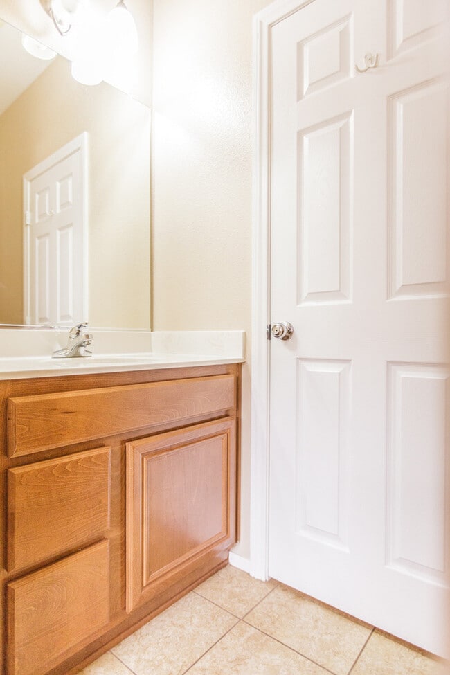 Building Photo - Beautiful Mountain's Edge Community