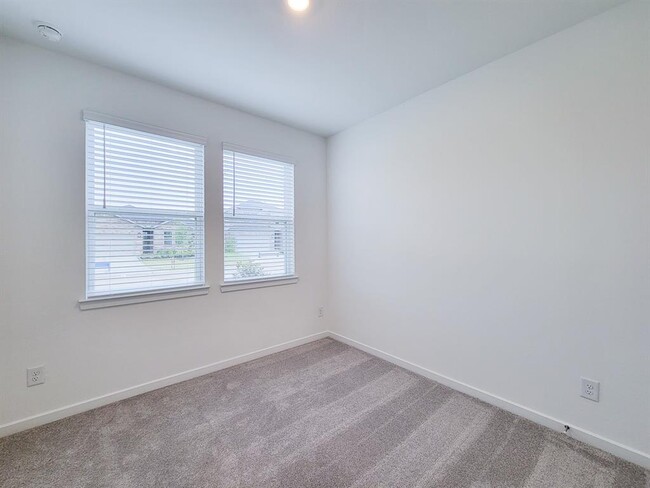 Building Photo - 9742 Rialto Hts Dr