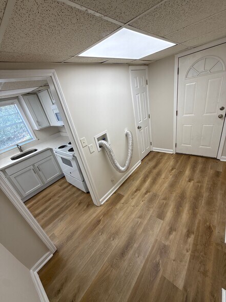 Building Photo - 1329 Watts Rd