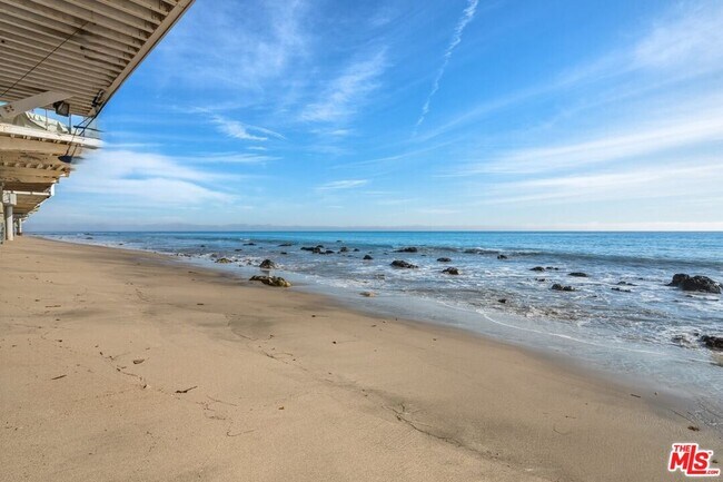 Building Photo - 27002 Malibu Cove Colony Dr