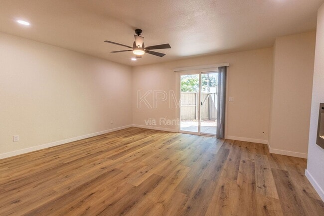 Building Photo - 955 Academy St