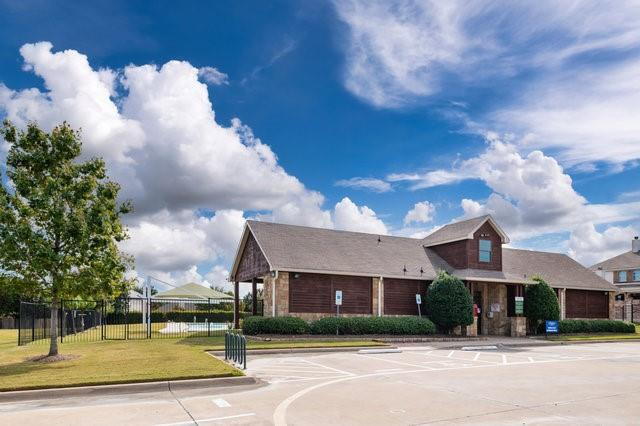 Building Photo - 3 bed, 2 bath duplex in Burleson