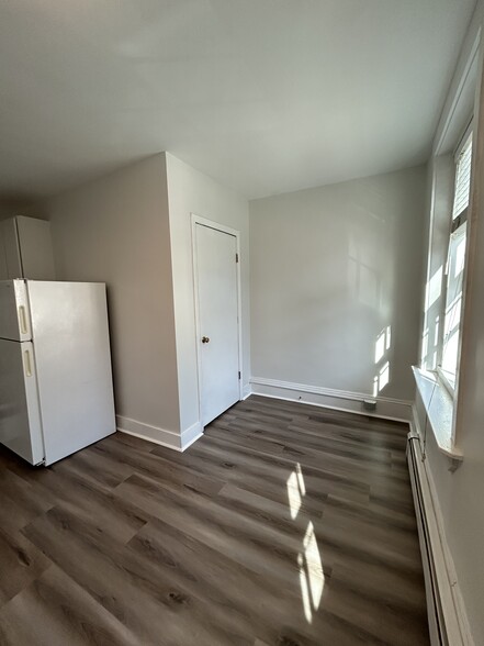 Extra closet - 323 Water St