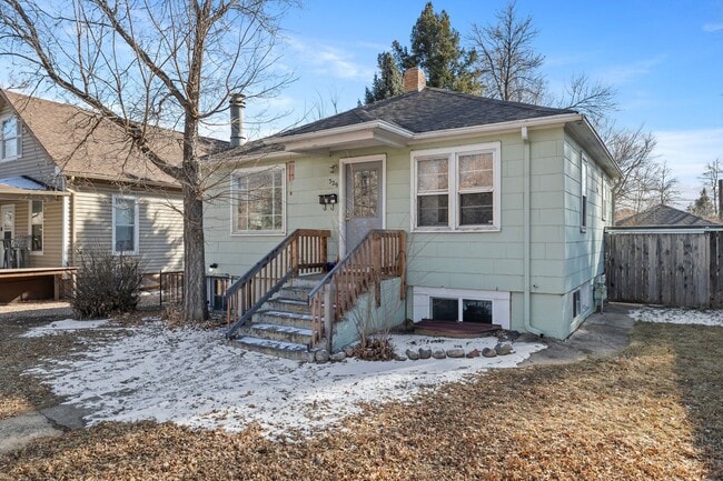 Primary Photo - Excellent Main Floor Duplex Unit in Heart ...