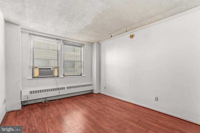 Building Photo - 1324 Locust St